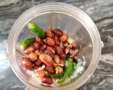 A picture of step 2 of Coconut peanut chutney.