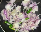 ஆனியன் சப்பாத்தி ரோல் (Onion chappathi roll recipe in tamil) ரெசிபி ஸ்டேப் 2 புகைப்படம்