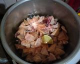 Foto langkah ke 1 dari resep Kulit ayam bumbu iris.