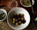 Foto del paso 2 de la receta: Aceitunas mendocinas para copetín