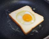รูปขั้นตอนการทำที่ 3 ของ ไข่กระทะ in the bread 🍳 (Egg toast) อาหารเช้าสวยๆ