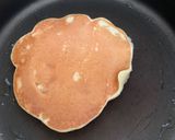 Hình bước làm 2 của món Nutella Strawberry Pancake