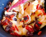 Hình bước làm 4 của món 💚 Bánh Trung Thu Nhân Đậu Xanh Kỷ Tử Nho Khô Loại Mini 50 gr (Vegetarian)