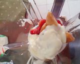 Foto langkah ke 1 dari resep Strawberry Smoothie dengan Yogurt.