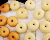 Foto langkah ke 3 dari resep Donat Maizena Super Menul.