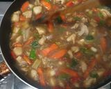 Foto langkah ke 7 dari resep Ifu Mie Cah Ayam Pedas.