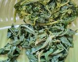 Foto langkah ke 2 dari resep Tumis Daun Singkong Pepaya Teri.