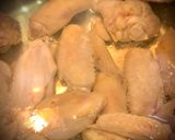 Hình bước làm 2 của món Canh Gà Hầm Cải Thảo Da Heo Khô