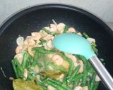 Foto langkah ke 5 dari resep Tumis udang, kacang panjang campur tempe.