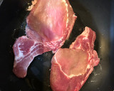 Foto del paso 3 de la receta: Chuletas de dos colores en salsa a la pimienta verde y huevos de codorniz