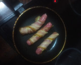 Foto del paso 5 de la receta: Perrito de salchicha fresca envuelta con papas fritas