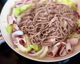 Une image de l'étape 4 de Nouilles soba sautées à l’encornet et au chou chinois.
