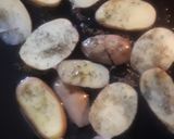 Foto del paso 3 de la receta: Papas al tomillo con tortillas de acelga