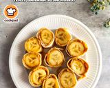 Gambar langkah 4 resipi Sushi Pisang (Easy Banana Sushi Rolls).