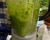 A picture of step 1 of Berry Green Smoothie.