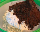 Gambar langkah 2 resipi Chocolate Blackout Cake.