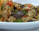 A picture of step 7 of Egg liver sauce with chips.
