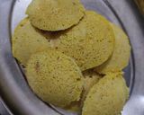 A picture of step 4 of Chana dal idli.