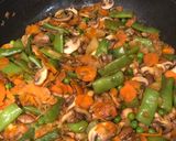 Foto del paso 3 de la receta: Pato 🦆 con verduras salteadas con soja