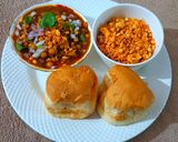 A picture of step 8 of Kolhapuri Misal Pav.