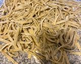 Foto del paso 1 de la receta: Pasta casera con salmón y camarones