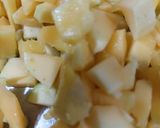 A picture of step 2 of Veggies stuffed apple gourd.