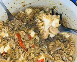 Foto del paso 8 de la receta: Fideos integrales con salteado de cerdo, verduras y queso cremoso