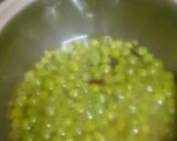 A picture of step 1 of Fresh Green Peas Pulao.