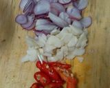 Foto langkah ke 2 dari resep Cumi Asin, Sambal Tomat Hijau.