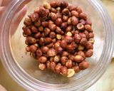 Hình bước làm 4 của món Lạc rang tỏi ớt
