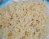 A picture of step 1 of Noodles pakoray.