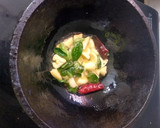 அரைத்து விட்ட மிளகு பூண்டு குழம்பு (poondu kulambu recipe in Tamil) ரெசிபி ஸ்டேப் 4 புகைப்படம்