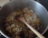 Foto del paso 3 de la receta: Confit de muslo de pato con setas, crujiente de almendra y arroz