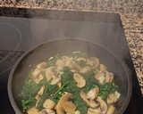 Foto del paso 2 de la receta: Salteado de espinacas con champiñones
