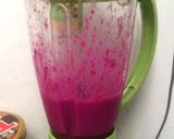 Foto langkah ke 2 dari resep Smoothie Buah Naga.