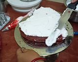 हार्ट शेप रेड वेलवेट केक (heart shape Red velvet cake recepie in hindi) रेसिपी चरण 11 फोटो