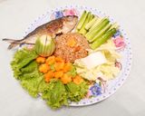 รูปขั้นตอนการทำที่ 3 ของ ข้าวผัดน้ำพริกกะปิ ปลาทูทอด