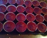 A picture of step 2 of Pinata Cupcakes.