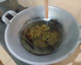 Foto langkah ke 3 dari resep Kembang Goyang Kampung.