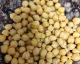 A picture of step 1 of Crunchy Roasted Parmesan Chick Peas.