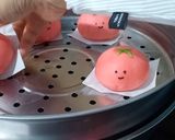 Foto langkah ke 5 dari resep Bakpao Tomaticon (tomato emoticon).