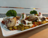 Foto del paso 5 de la receta: Muslos de pollo con verduras y salsa de yogur 🍗🥦🍴