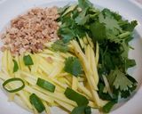 Foto langkah ke 2 dari resep Ikan Goreng Salad Mangga.