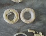 A picture of step 2 of Cheesy Cheetos onion rings 😋😋.