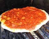 Foto del paso 4 de la receta: Pizza a la parrilla 😋