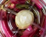 Foto del passaggio 1 della ricetta Foglie di rapa rossa sott'olio