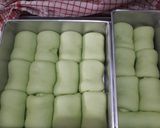 Foto langkah ke 4 dari resep Roti kasur pandan isi keju.