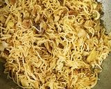 A picture of step 4 of Soya chunks veg chowmein.