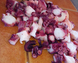Foto del paso 1 de la receta: Pulpo en salsa de tomate