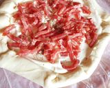 Une image de l'étape 1 de Pizza 🍕 crousti crème fraîche lardons fromage et poulet fumé.